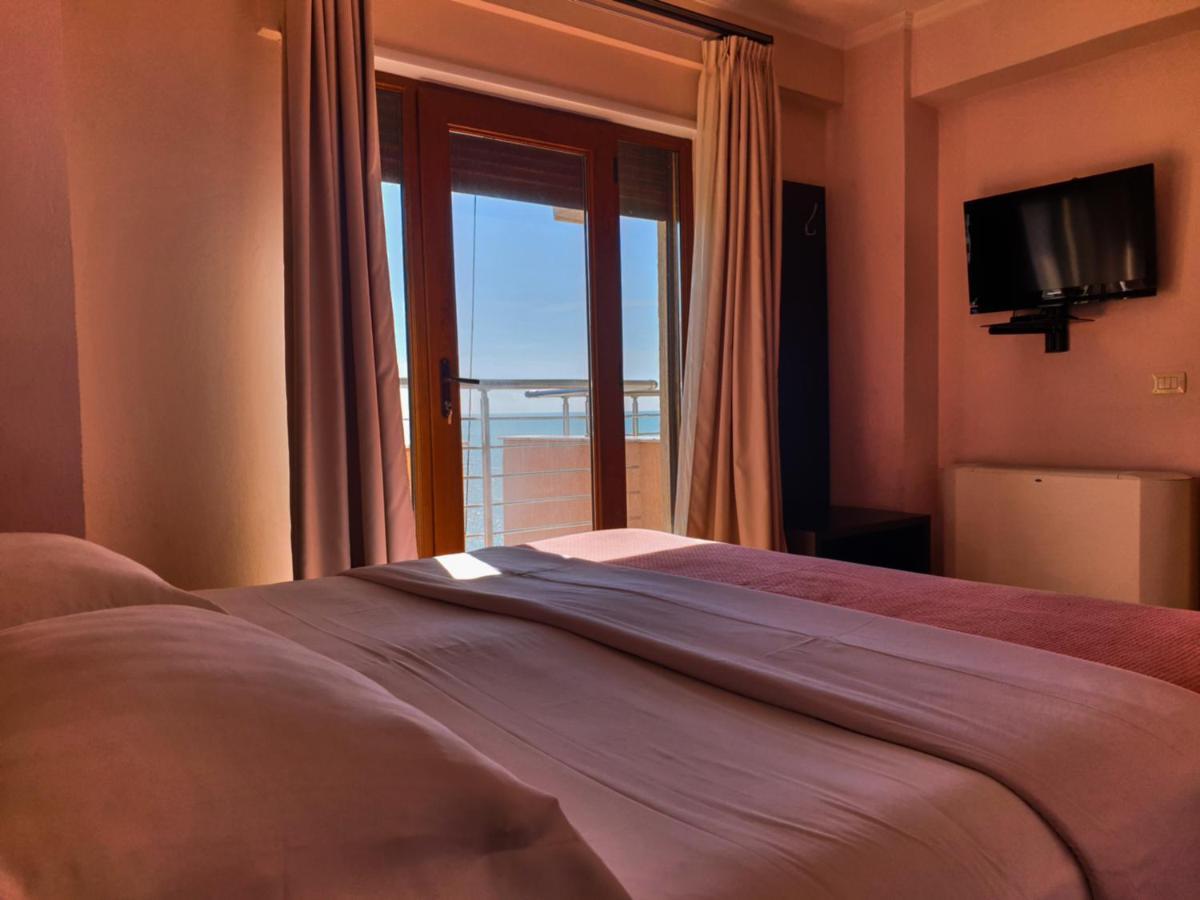 Hotel Nais Beach Durrës Exterior foto